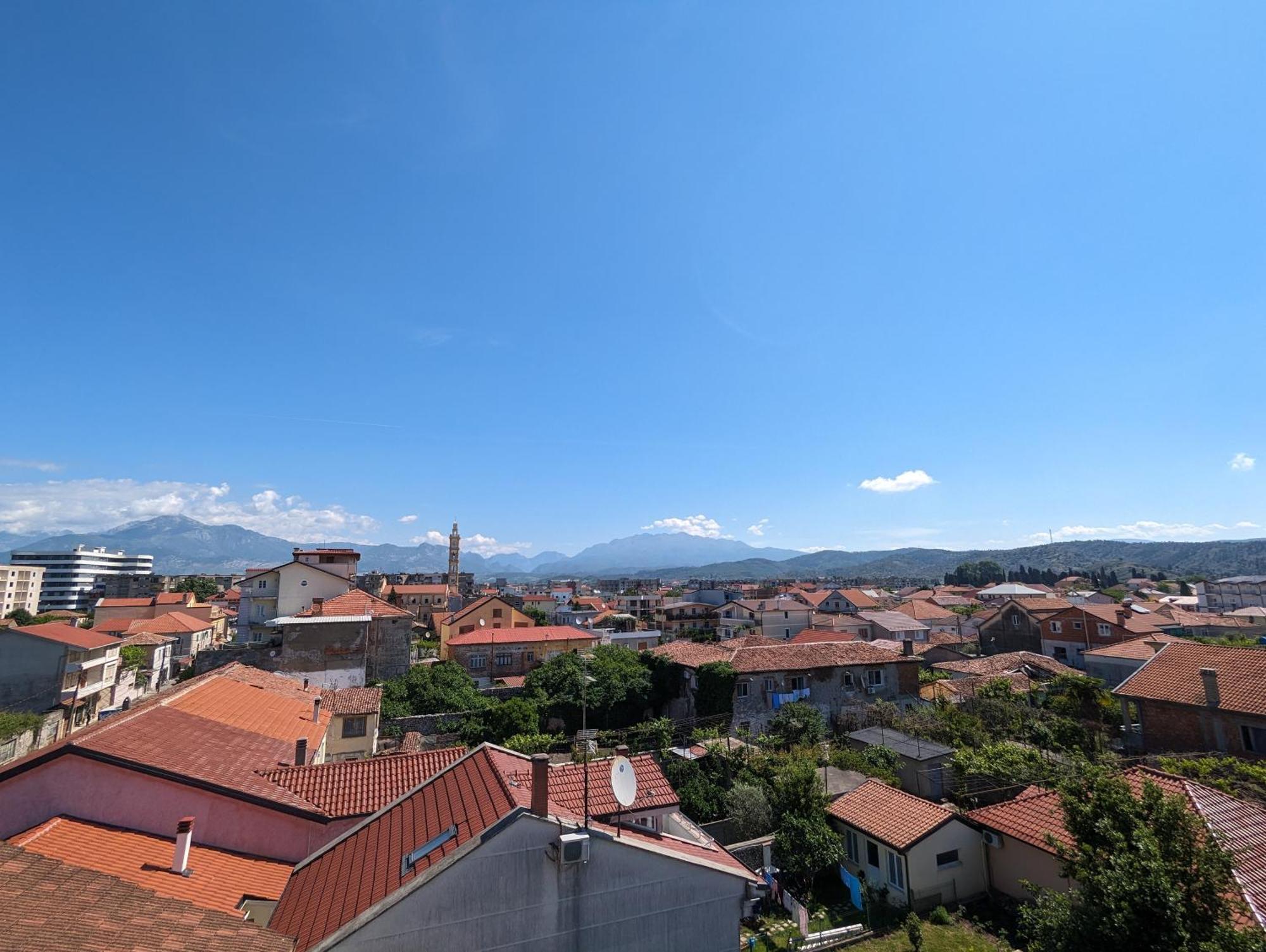 Tias Hostel Shkodër Exterior foto